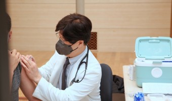 복지관 이용자를 위한 연세심내과 무료 독감예방접종 진행