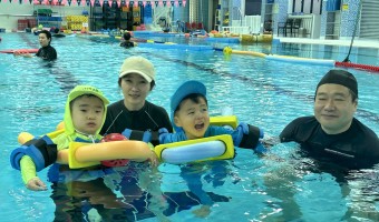"엄마, 아빠. 또~ 같이 와요" 즐거운 주말 가족 수중심리운동