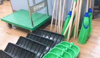 마당비와 눈삽을 보내주신 익명기부자님 감사합니다.